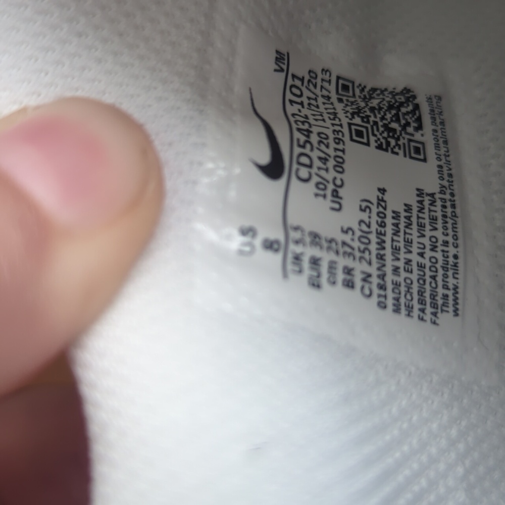 Nike Air Max White and Black Sneakers - Picture 7 of 15